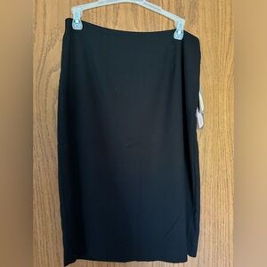 Forever 21 black skirt. Size medium. NWT